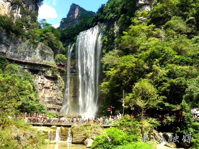 三峡大瀑布旅游区喜迎首个外省豪华邮轮包船大型团队