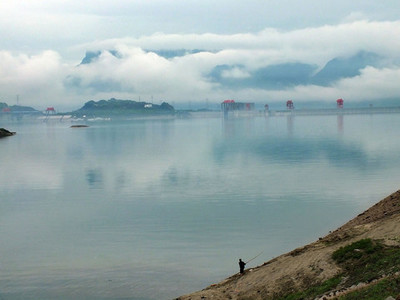 长江三峡雨雾风景
