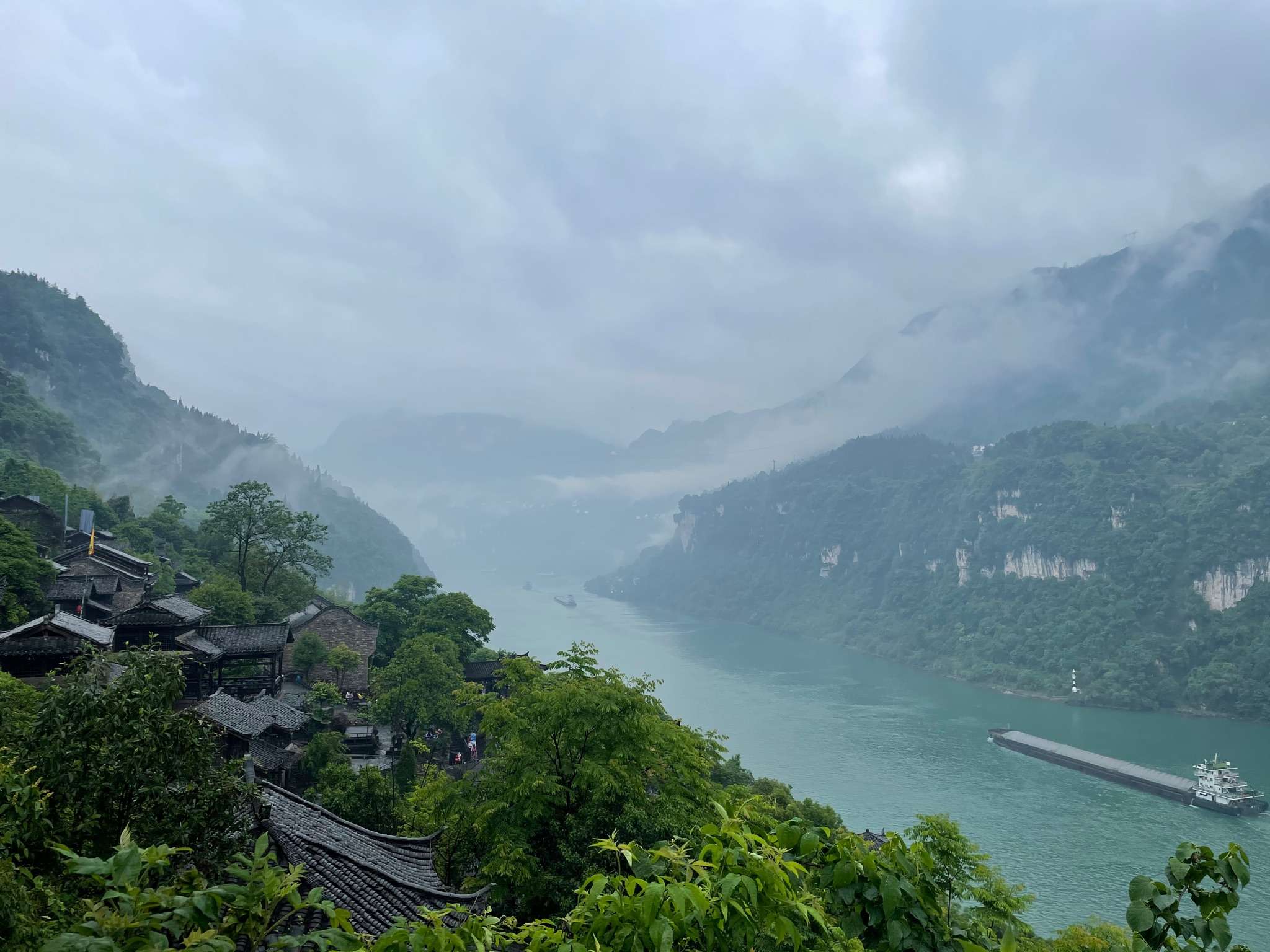 三峡下雨天能游玩吗