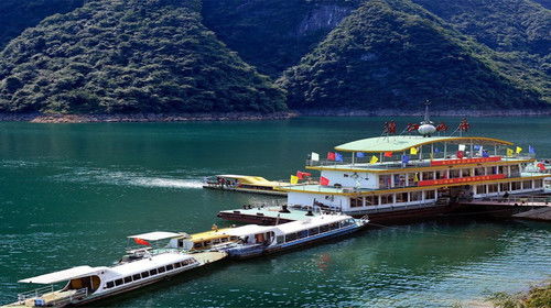 宿宜昌平湖大酒店,cbd商圈,湿身穿瀑,享受峡江美景体验土家文化 出发 途牛