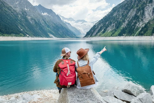 新疆火了 有民宿1.6万一晚,老板只能睡厨房,却不保证留房