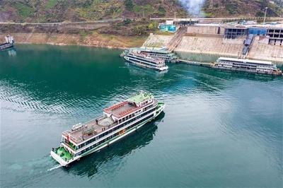 千名游客船进神农架 近三年来最大规模旅行团